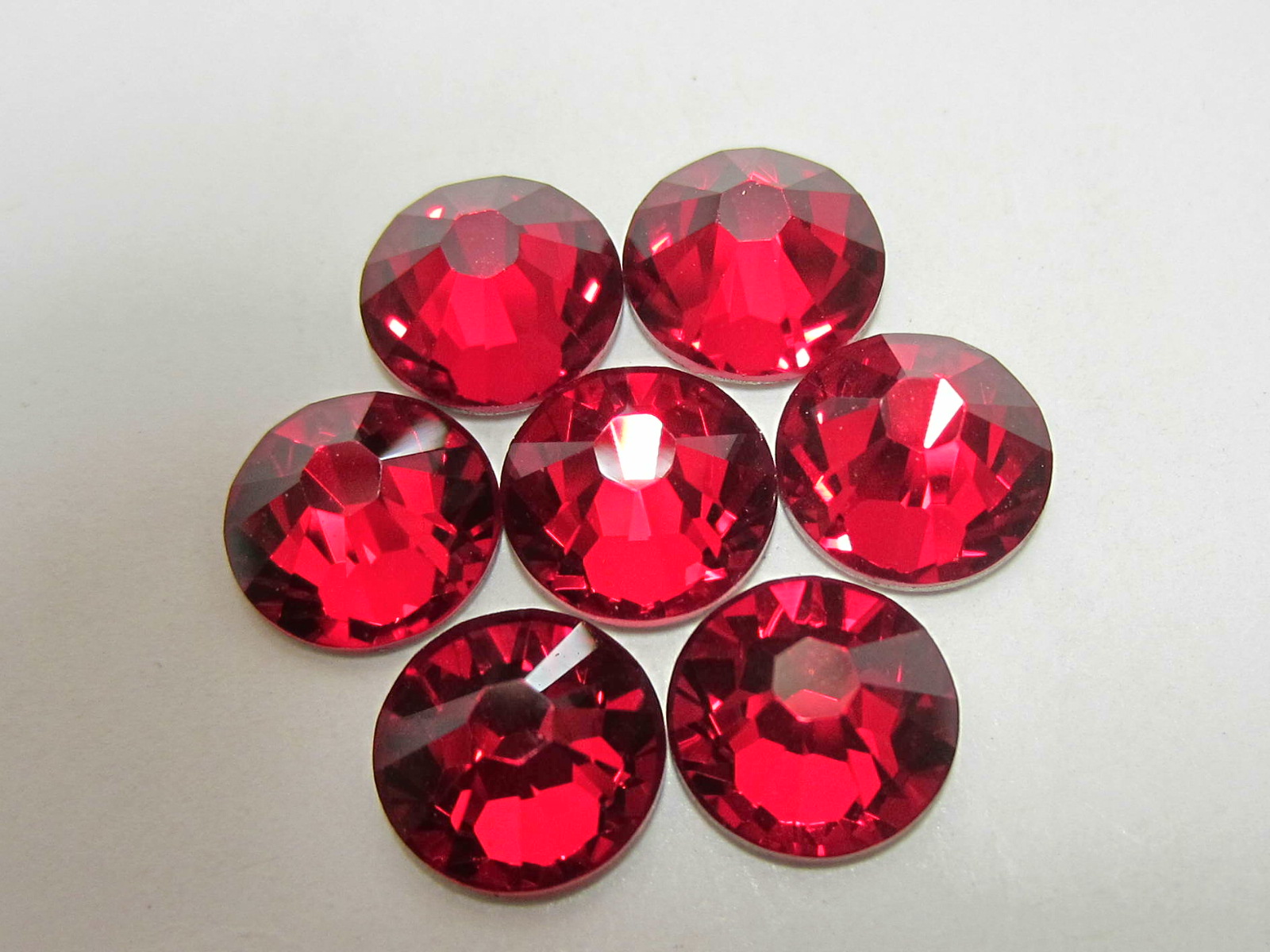 18 pcs. 30ss SIAM (viva) FLATBACK PRECIOSA Rhinestones